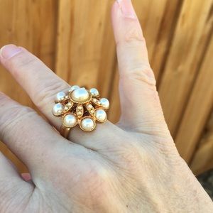 !!!Amazing Condition!!! Vintage Pearl and Gold tone Sizable Ring